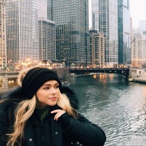 Meet your Posher, Dana!